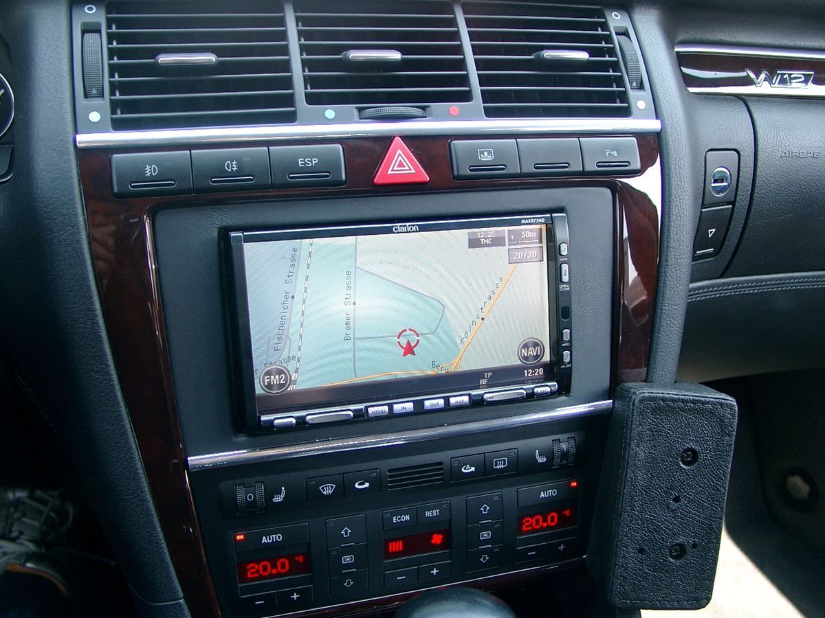 Clarion 2DIN Navigation im Audi A8 nachgerüstet.
