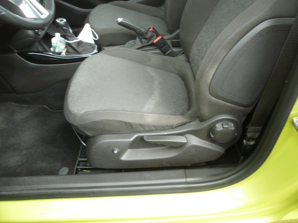 2-stufige Carbon Sitzheizung für Sitz und Rückenlehen im Opel Adam nachgerüstet.