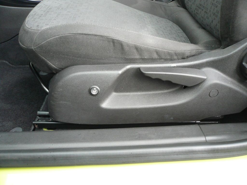2-stufige Carbon Sitzheizung für Sitz und Rückenlehen im Opel Adam nachgerüstet.