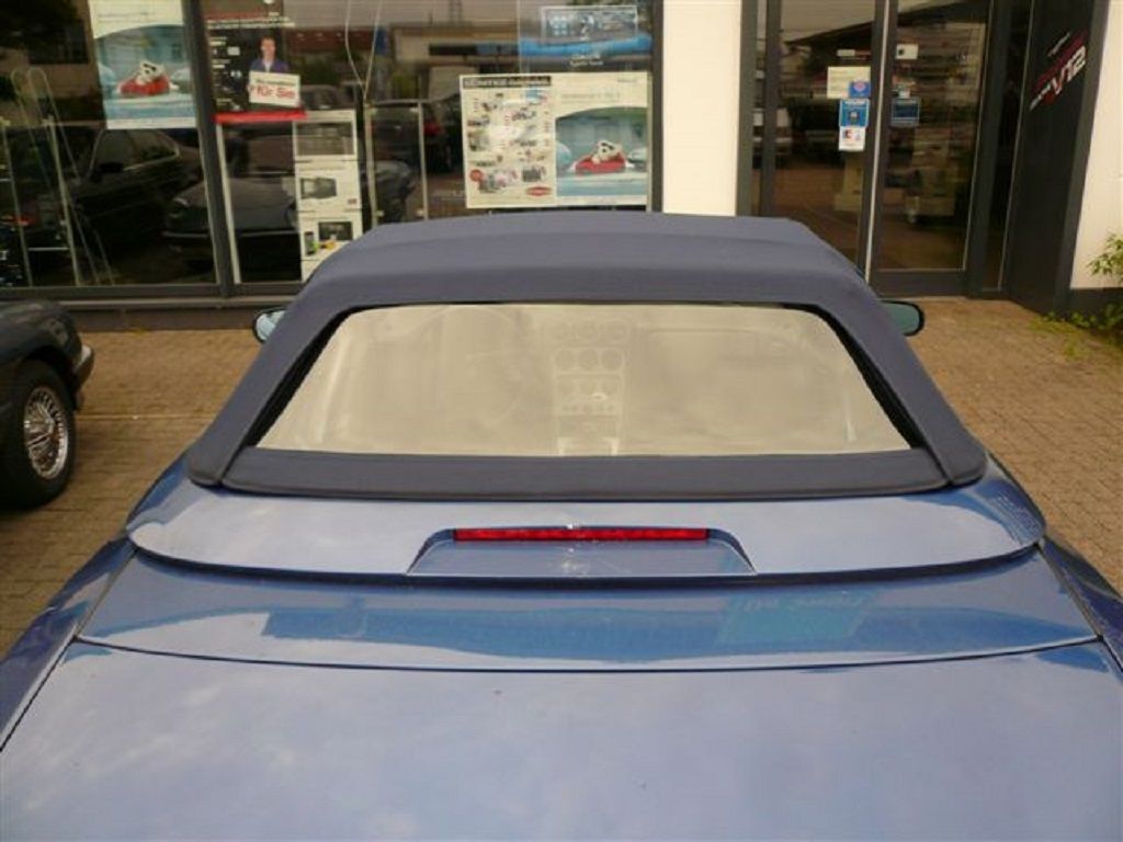 Alfa Spider, Verdeckbezug Sonnenland Stoff schwarz geliefert und montiert.