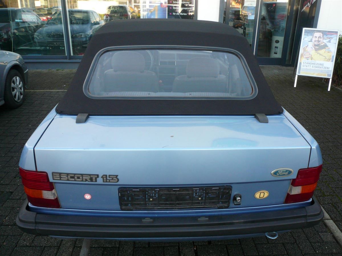 Fort Escort , Verdeckbezug Sonnenland Stoff schwarz geliefert und montiert.