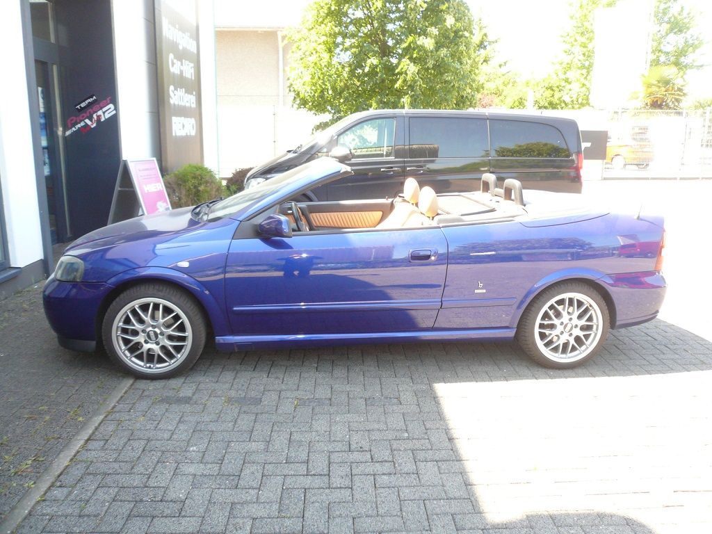Opel Astra G Cabrio, beide Vordersitze in Leder Alcantara und Schaltsack neu bezogen.