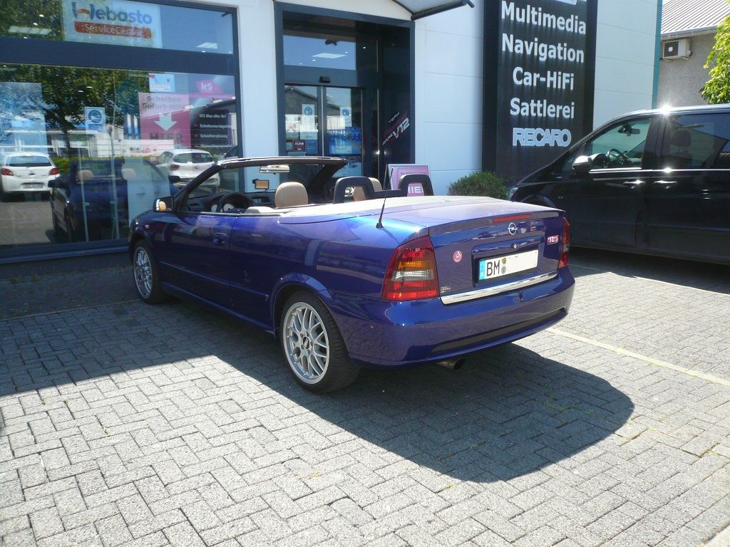 Opel Astra G Cabrio, beide Vordersitze in Leder Alcantara und Schaltsack neu bezogen.