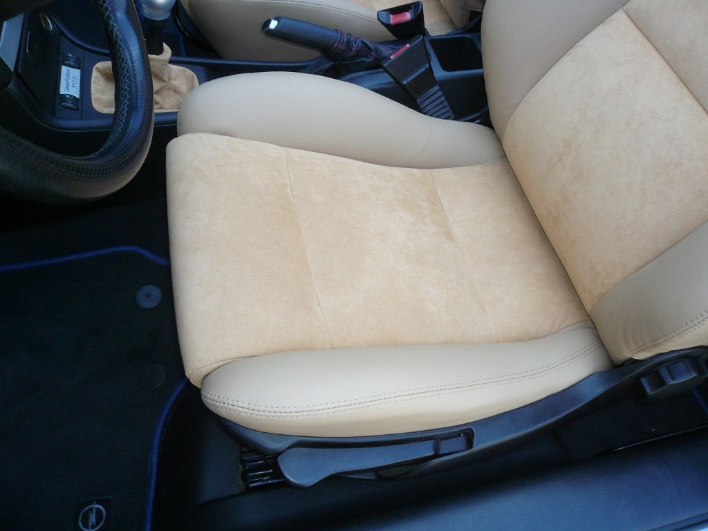 Opel Astra G Cabrio, beide Vordersitze in Leder Alcantara und Schaltsack neu bezogen.