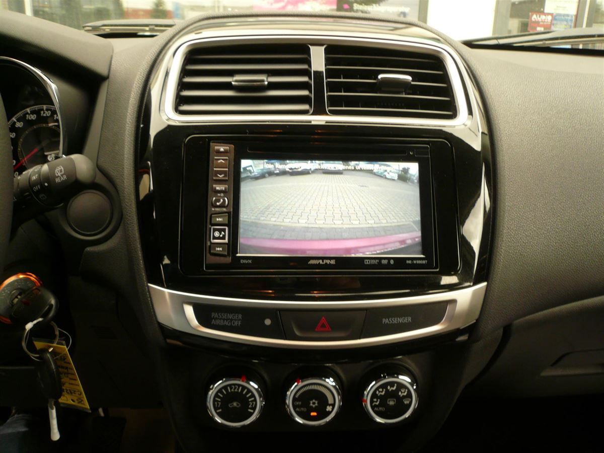 Alpine INE-W990BT in einem Mitsubishi ASX (Neuwagen) nachgerüstet. Werkseitige Rückfahrkamera und Lenkradfernbedienung auf das Alpine Navi adaptiert.