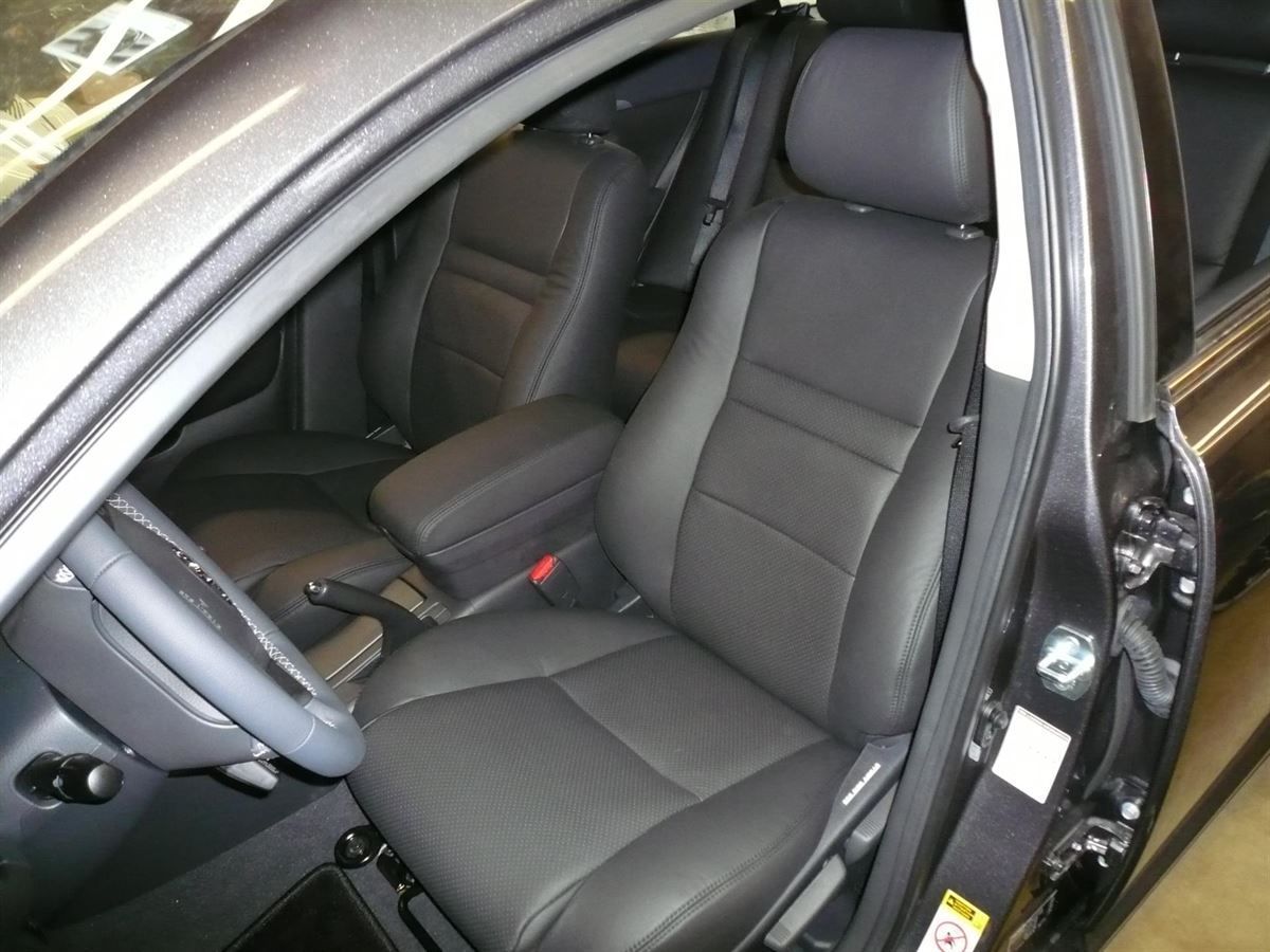 Toyota Avensis (Neufahrzeug), Innenausstattung in Leder neu angefertigt und montiert.