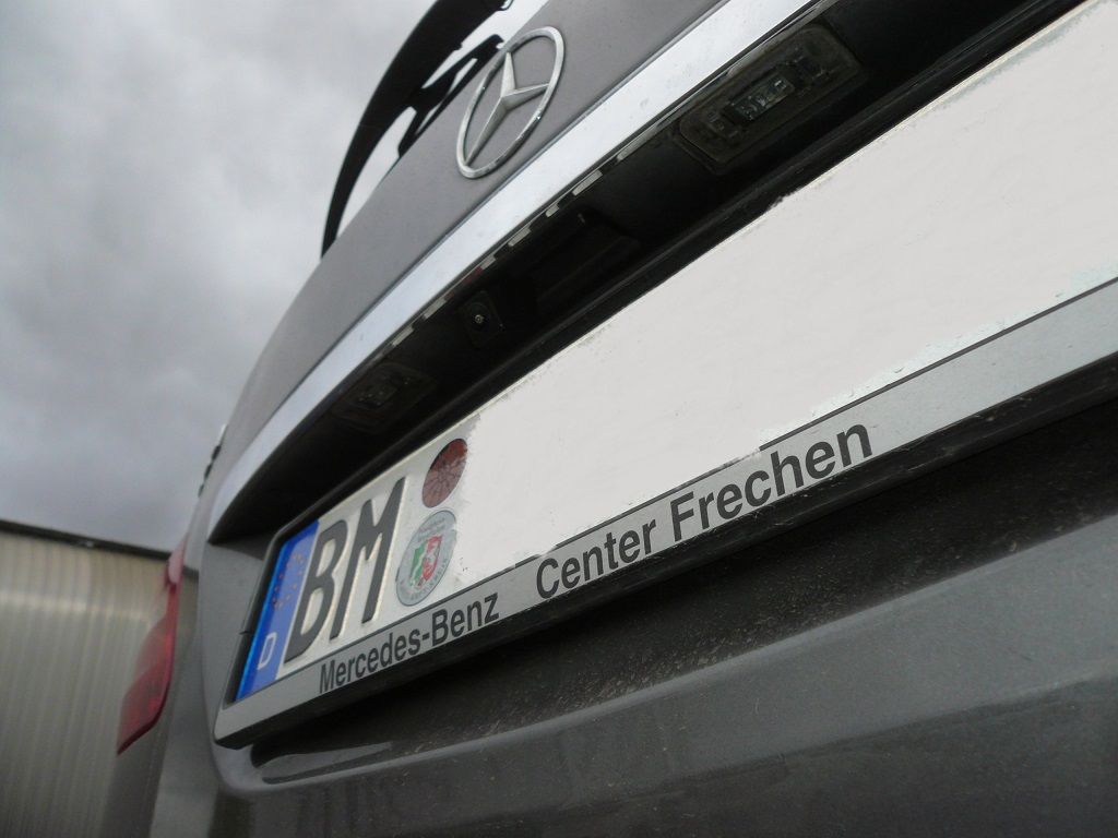 Rückfahrkamera Interface für Command und Griffleistenkamera in einer Mercedes B-Klasse nachgerüstet.