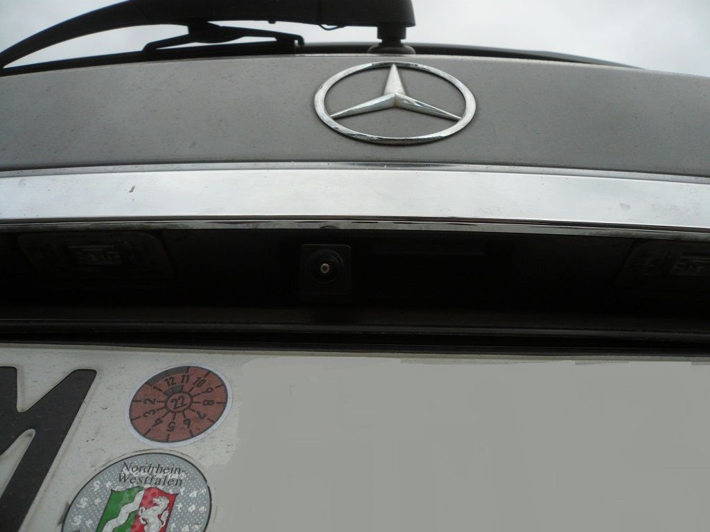 Rückfahrkamera Interface für Command und Griffleistenkamera in einer Mercedes B-Klasse nachgerüstet.