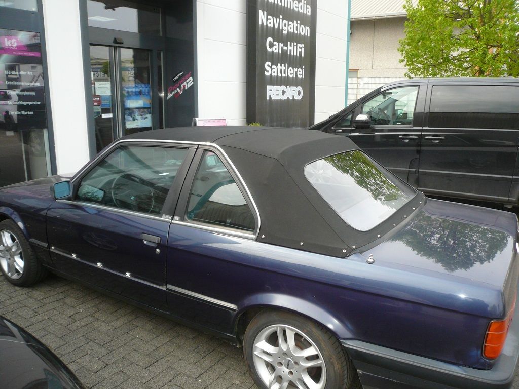 BMW E30 Baur Cabrio. Verdeckheckteil in Sonnenland Stoff schwarz mit PVC Scheibe geliefert und montiert.