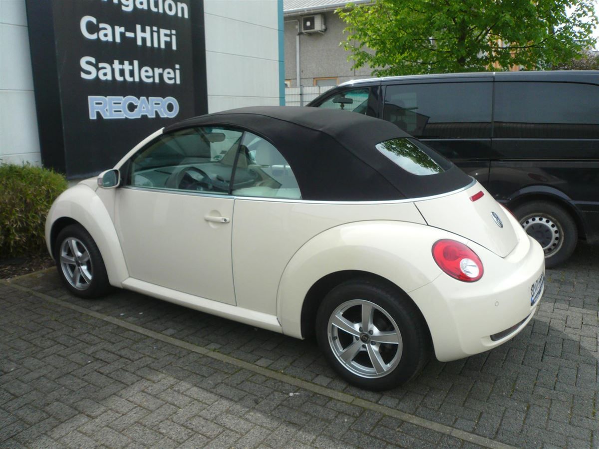 VW Beetle, Verdeckbezug in Sonnenland Stoff schwarz geliefert und montiert.