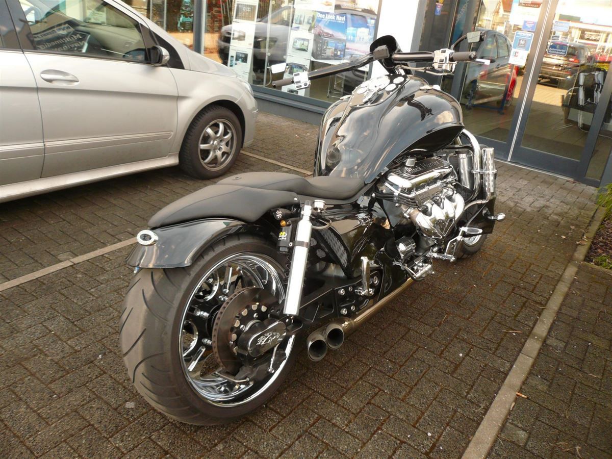 Sitzpolsterung angefertigt & angepasst. Bezug aus Leder nach Vorgabe angefertigt und montiert.