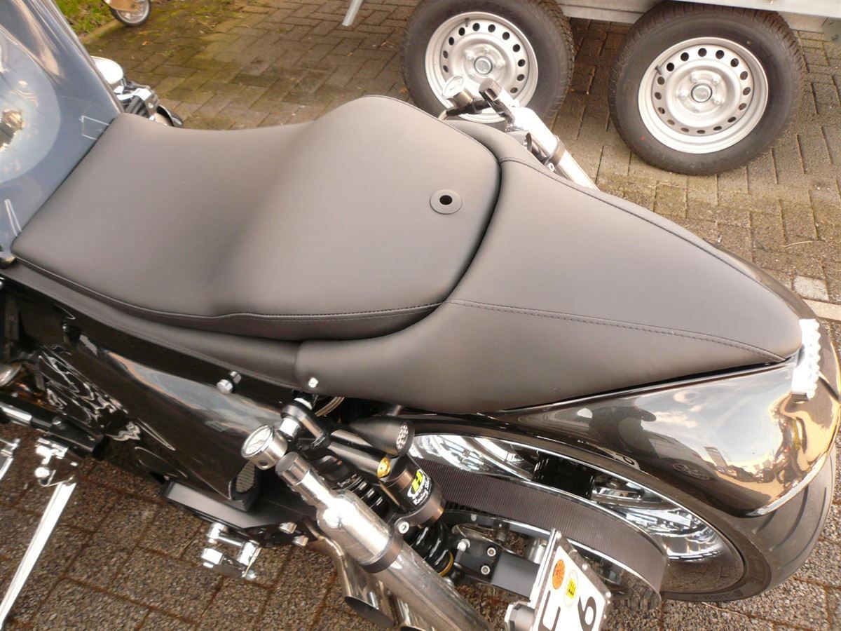 Sitzpolsterung angefertigt & angepasst. Bezug aus Leder nach Vorgabe angefertigt und montiert.