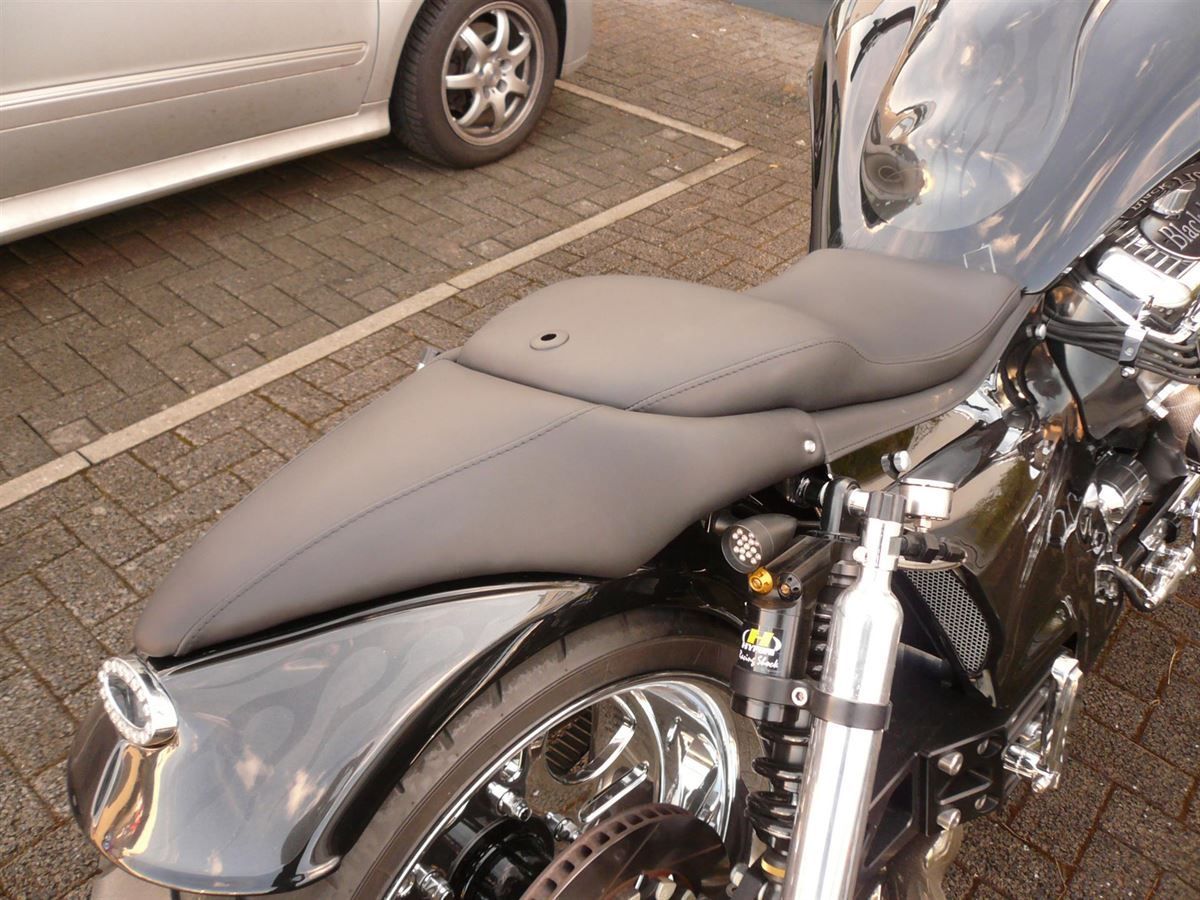 Sitzpolsterung angefertigt & angepasst. Bezug aus Leder nach Vorgabe angefertigt und montiert.