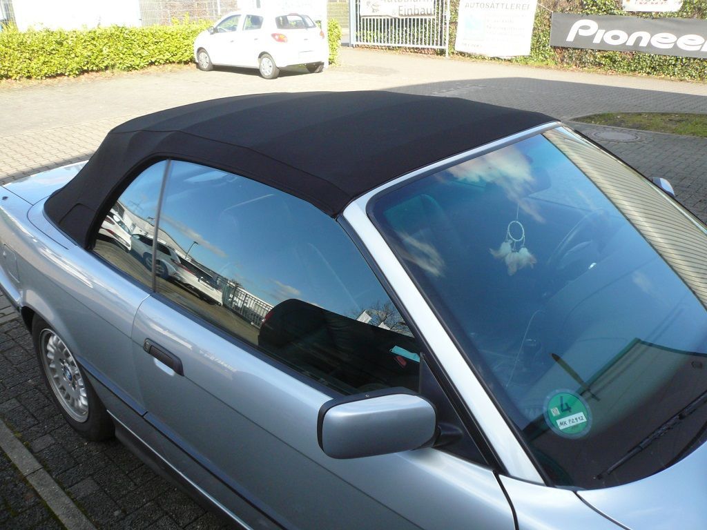 BMW E36 Cabrio, Verdeckbezug Sonnenland Stoff scharz mit Seitentaschen geliefert und montiert.