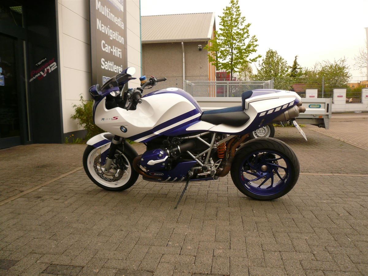 Sitzbank in Leder/Alcantara neu bezogen.