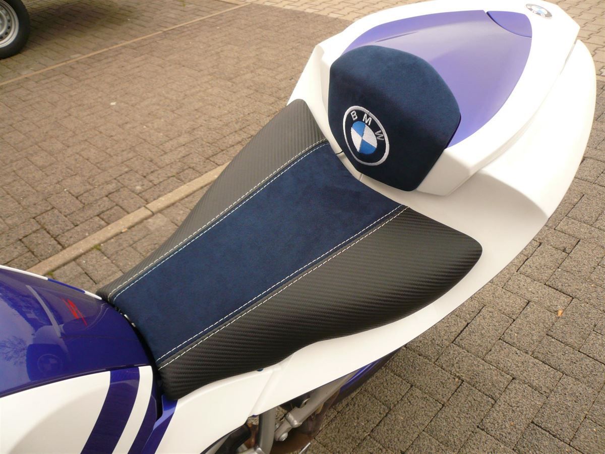 Sitzbank in Leder/Alcantara neu bezogen.