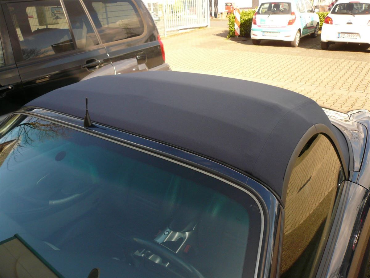 Porsche Boxster, Verdeckbezug in Sonnenland Stoff blau geliefert und montiert.