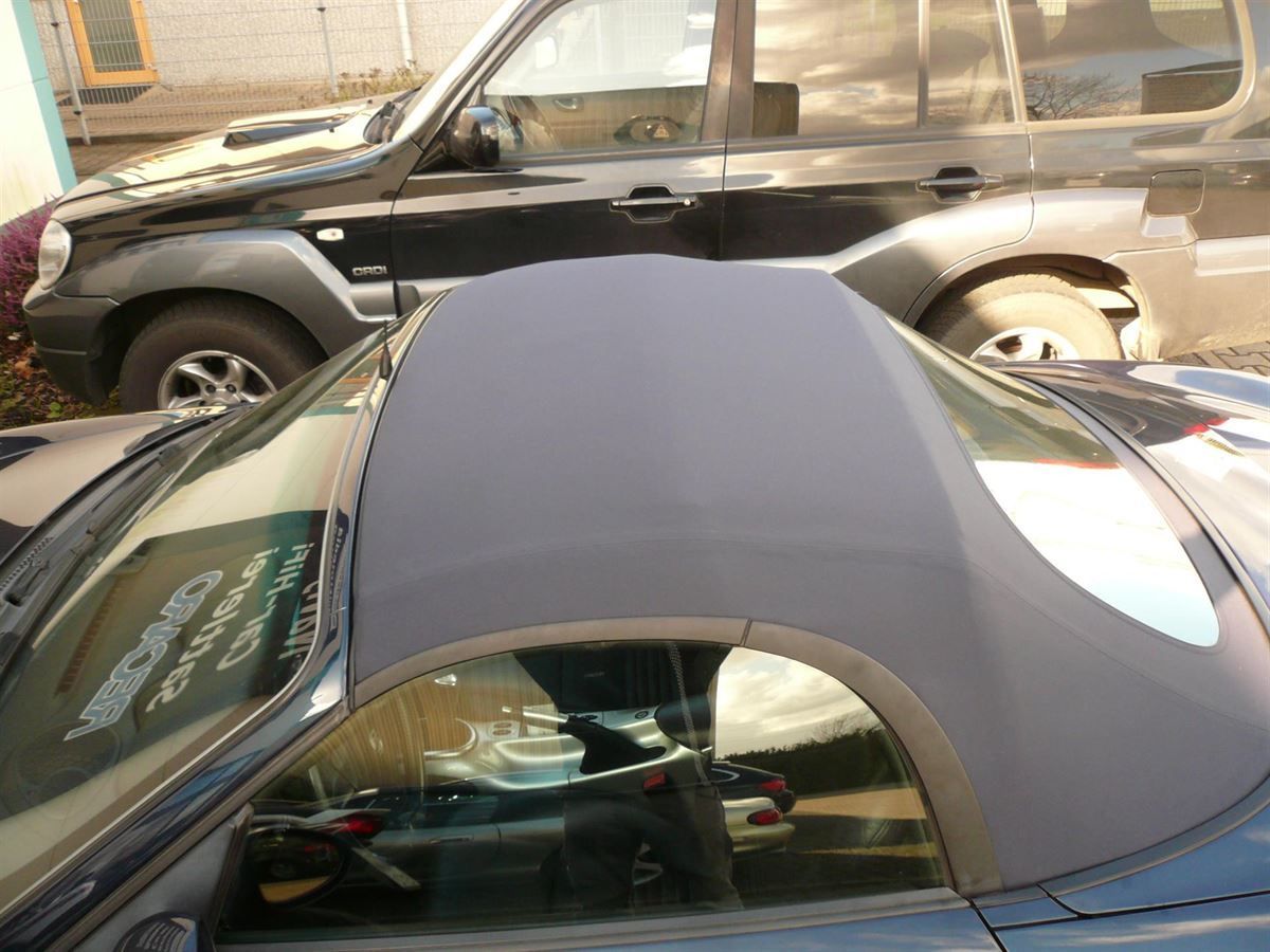 Porsche Boxster, Verdeckbezug in Sonnenland Stoff blau geliefert und montiert.