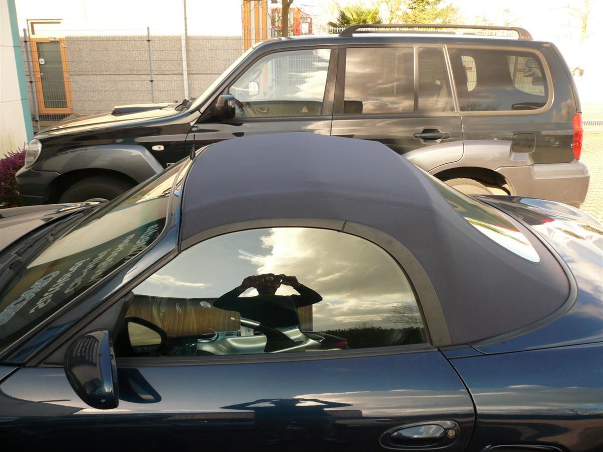 Porsche Boxster, Verdeckbezug in Sonnenland Stoff blau geliefert und montiert.