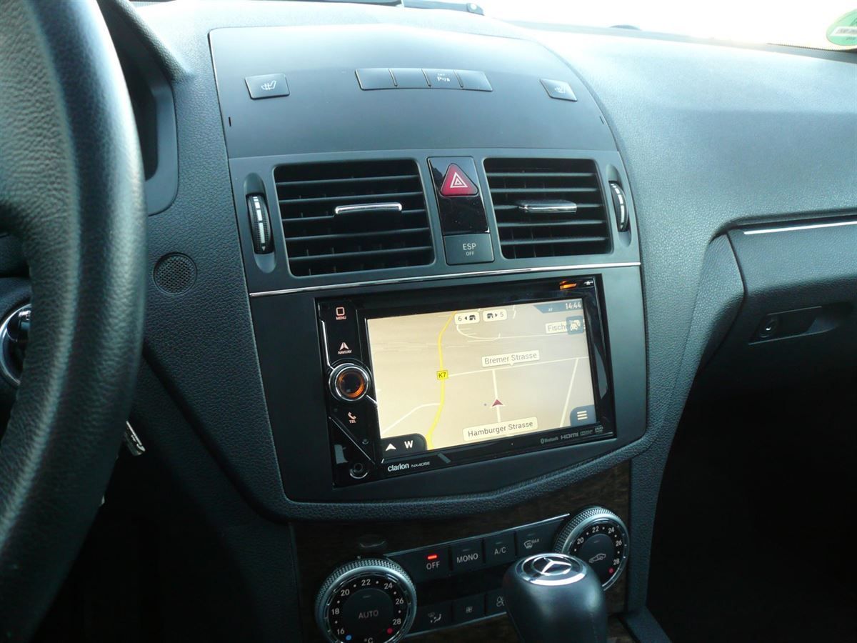 Clarion NX505E Naviceiver in einer Mercedes C-Klasse W204 nachgerüstet.