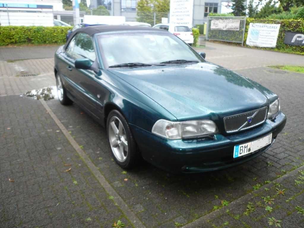 Volvo C70 Cabrio. Verdeckbezug in Sonnenland Stoff schwarz geliefert und montiert.