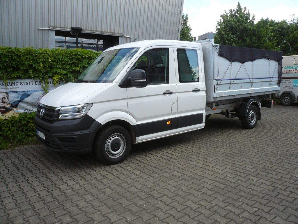 Rückfahrkamera und Spiegelmonitor in einer VW Crafter Spritsche nachgerüstet.