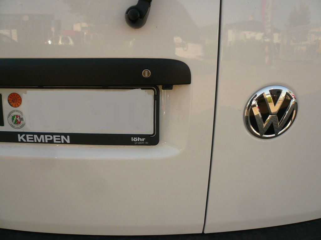 VW Caddy, Rückfahrkamera nachgerüstet und an das Original Composition Radio von VW angebunden.