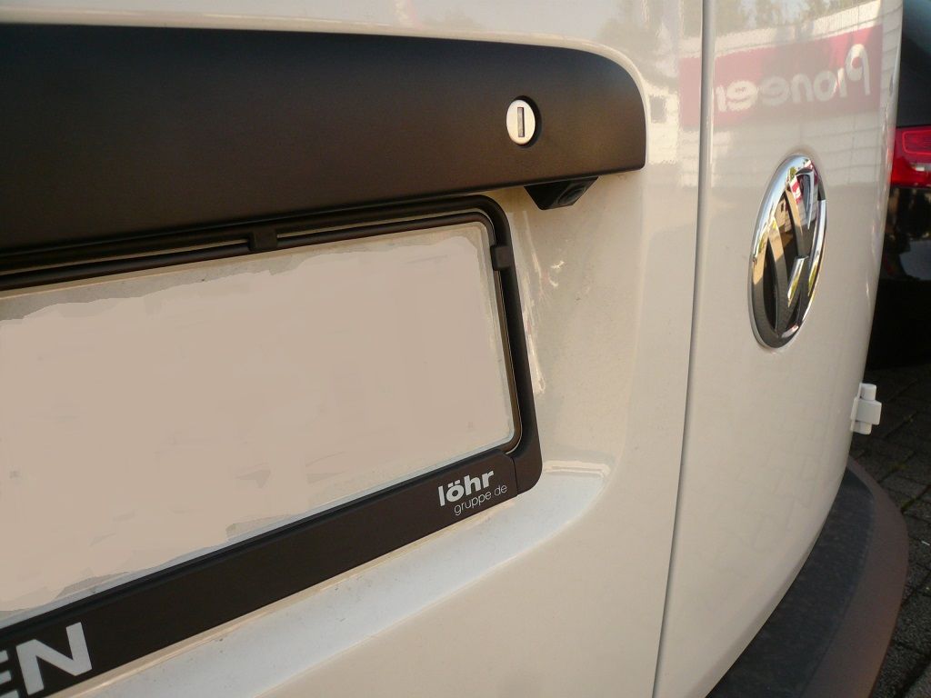 VW Caddy, Rückfahrkamera nachgerüstet und an das Original Composition Radio von VW angebunden.