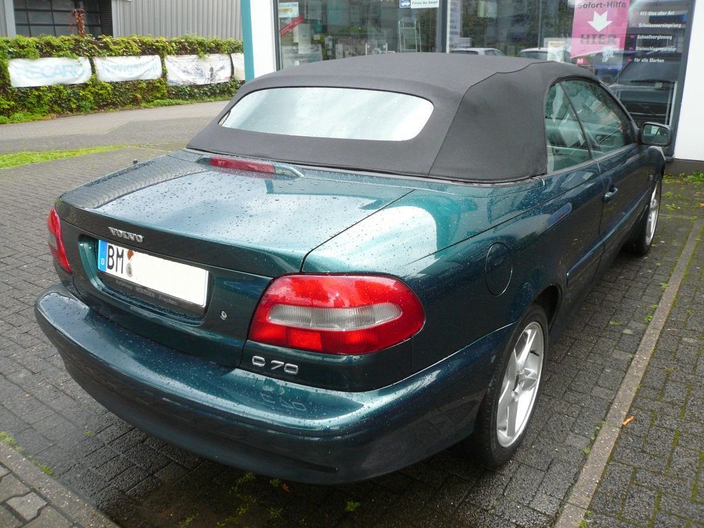 Volvo C70 Cabrio. Verdeckbezug in Sonnenland Stoff schwarz geliefert und montiert.