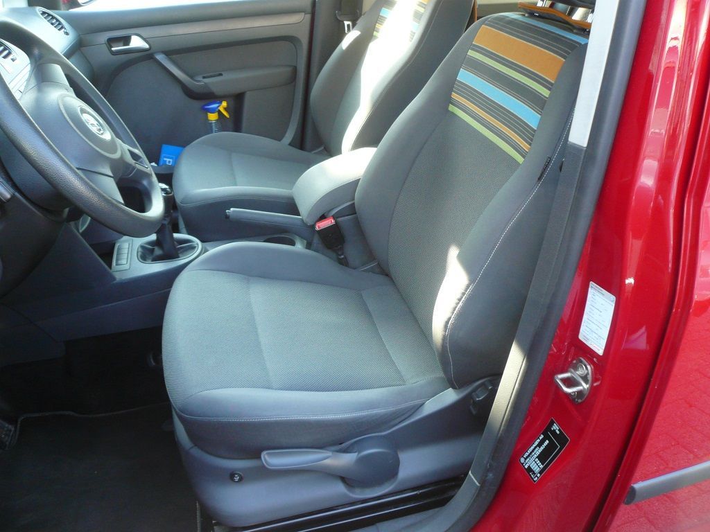 2-stufige Carbon Sitzheizungs-Set für Sitz und Rückenlehne im VW Caddy nachgerüstet.