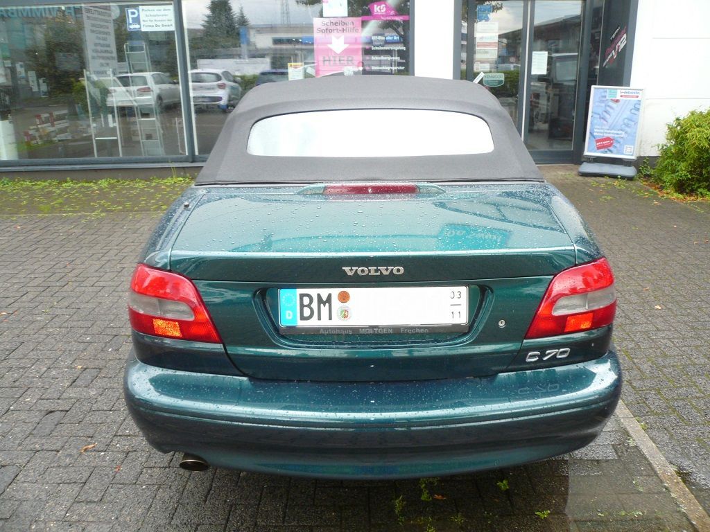 Volvo C70 Cabrio. Verdeckbezug in Sonnenland Stoff schwarz geliefert und montiert.