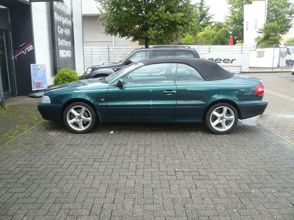 Volvo C70 Cabrio. Verdeckbezug in Sonnenland Stoff schwarz geliefert und montiert.