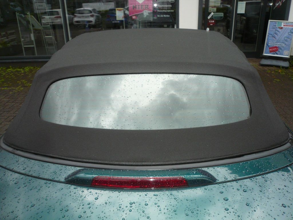 Volvo C70 Cabrio. Verdeckbezug in Sonnenland Stoff schwarz geliefert und montiert.