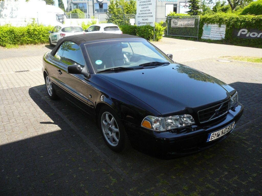Volvo C70 Cabrio. Verdeckbezug in Sonnenland Stoff schwarz geliefert und montiert.