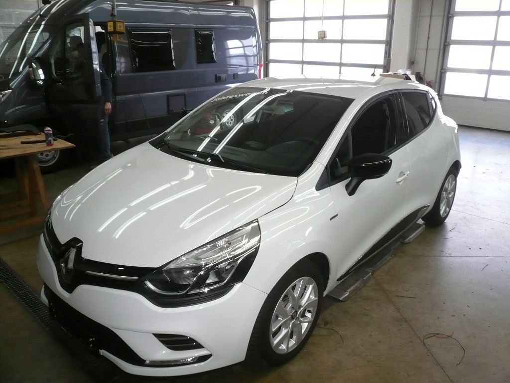 2-stufige Carbon Sitzheizung im Renault Clio nachgerüstet.