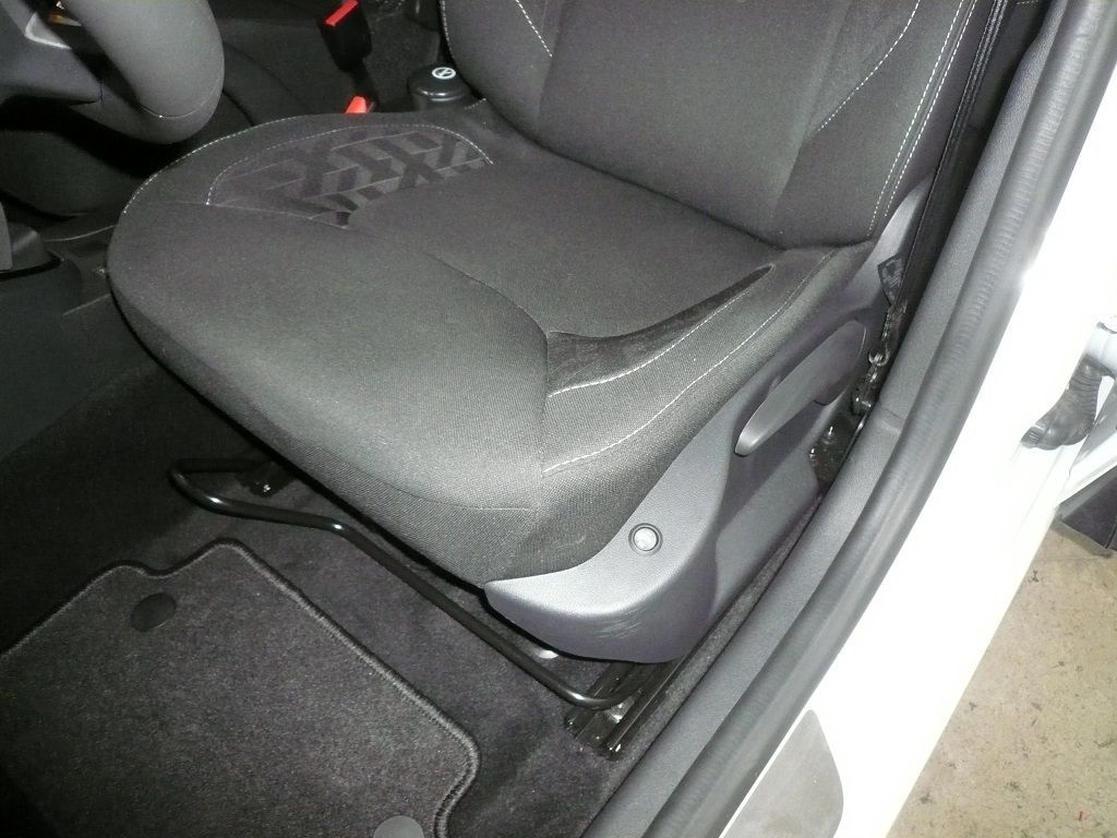 2-stufige Carbon Sitzheizung im Renault Clio nachgerüstet.