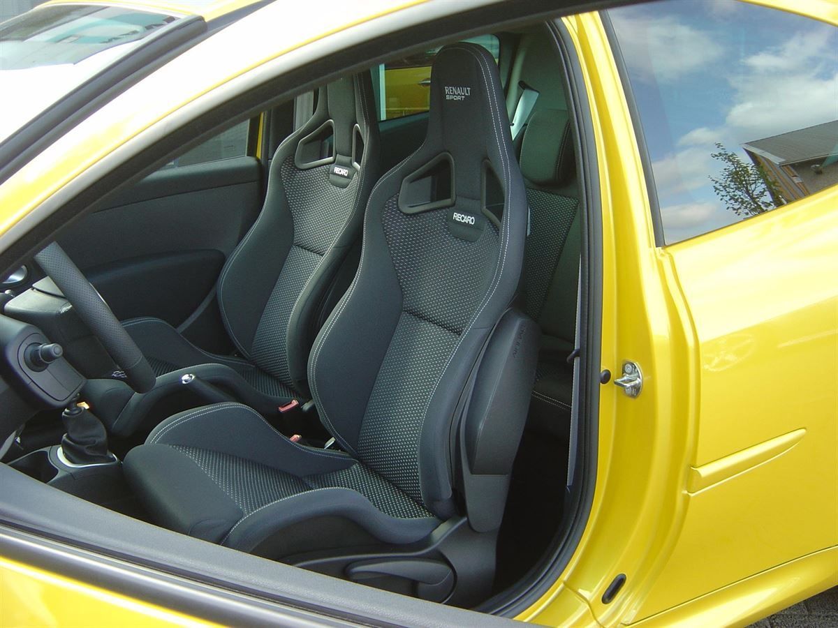 RECARO Sportster CS SAB in Renault Stoff bezogen & im Clio montiert.
