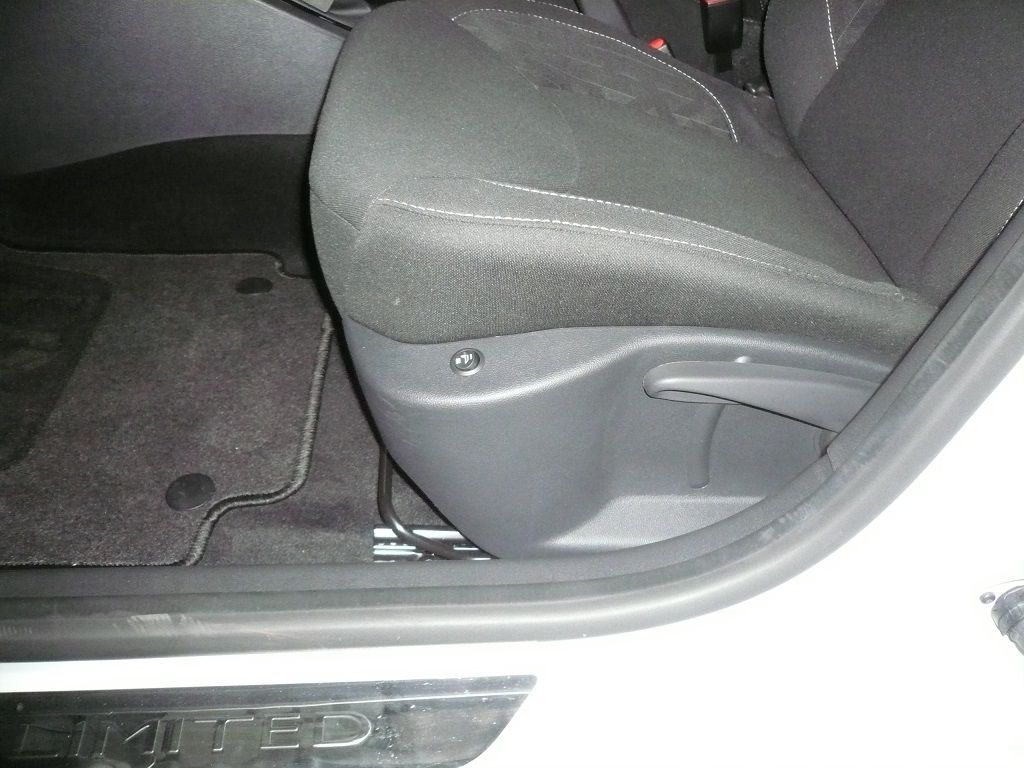 2-stufige Carbon Sitzheizung im Renault Clio nachgerüstet.