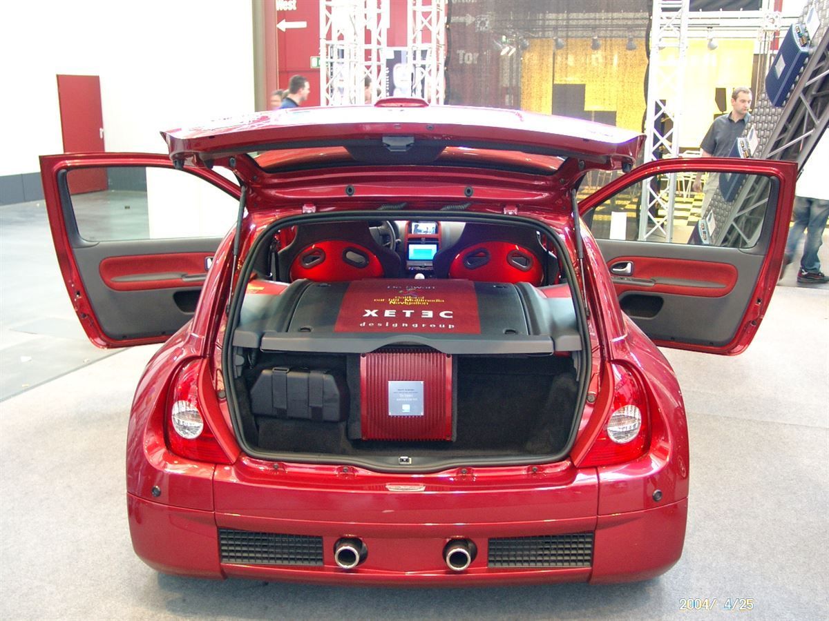 RECARO Pole Position ABE Sitze in Leder/Alcantara neu bezogen & im Clio V6 montiert.