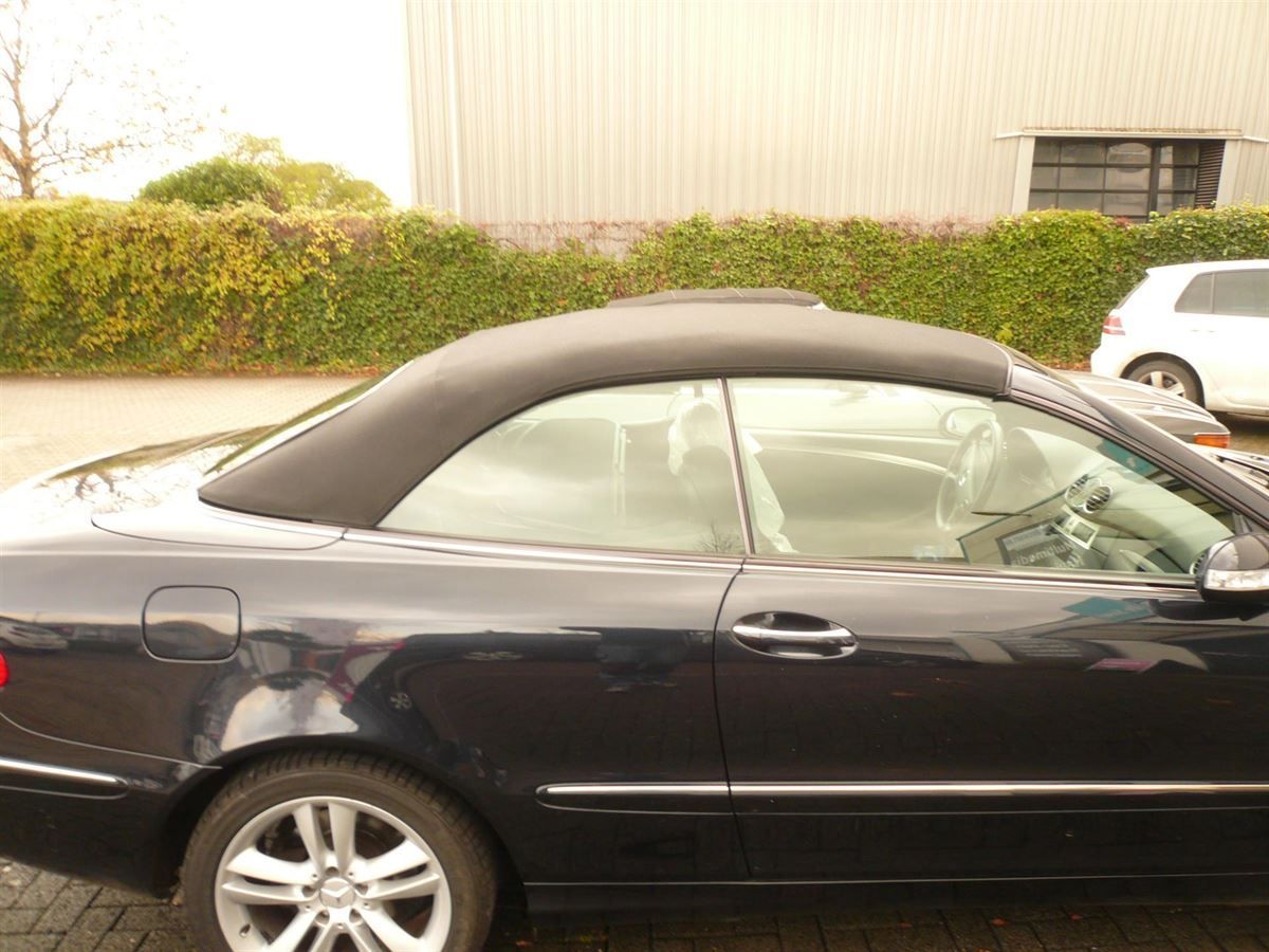 Mercedes CLK, Verdeckbezug in Sonnenland Stoff schwarz mit Glas Heckscheibe geliefert und montiert.