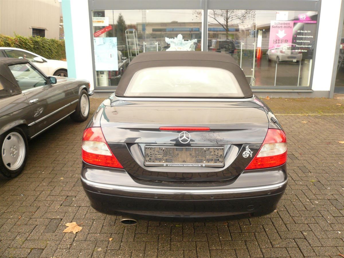 Mercedes CLK, Verdeckbezug in Sonnenland Stoff schwarz mit Glas Heckscheibe geliefert und montiert.