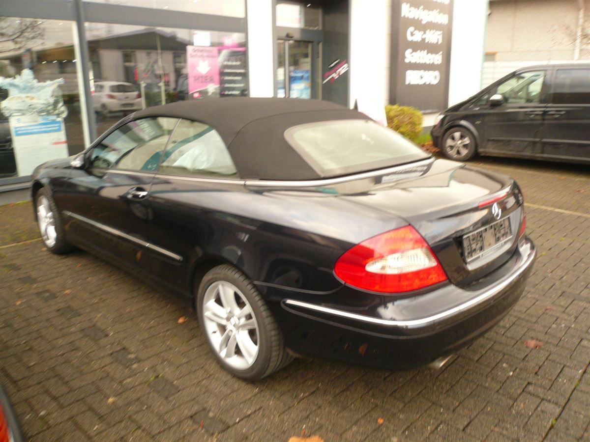 Mercedes CLK, Verdeckbezug in Sonnenland Stoff schwarz mit Glas Heckscheibe geliefert und montiert.