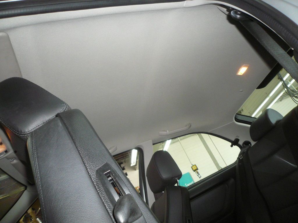 BMW E36 Compact. Himmel ausgebaut, Himmel gereinigt, neu bezogen und montiert.