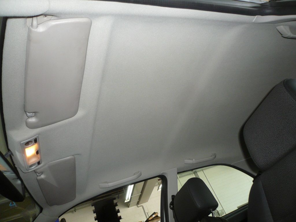 BMW E36 Compact. Himmel ausgebaut, Himmel gereinigt, neu bezogen und montiert.