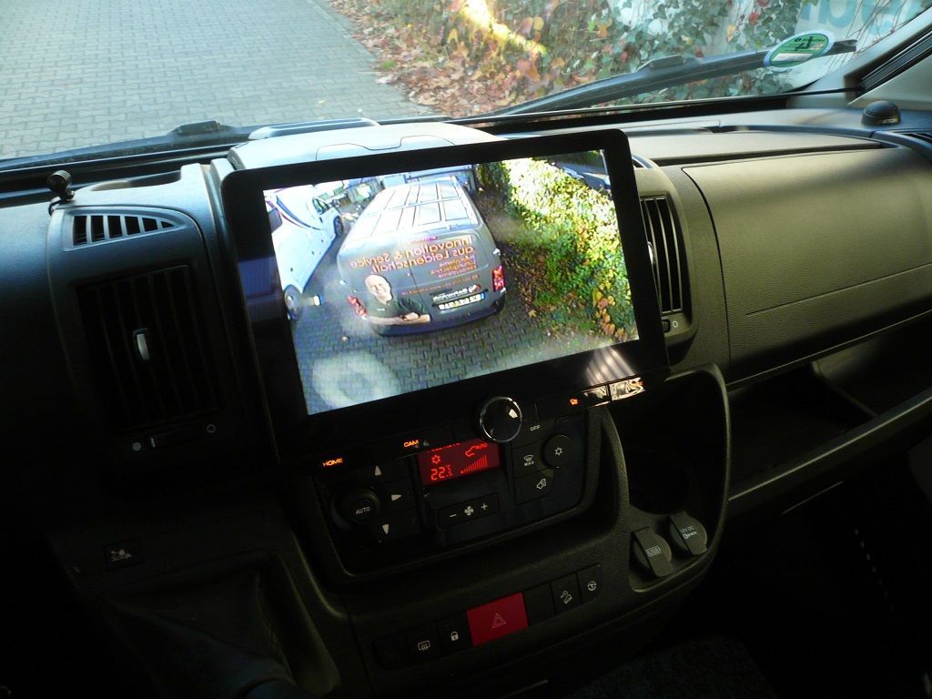 Kenwood DMX9720XDS, Digital Multimedia Receiver mit 10,1 Zoll HD-Display, Digitalradio DAB+ & Smartphone-Anbindung inkl. Rückfahrkamera im Ducato Wohnmobil nachgerüstet.