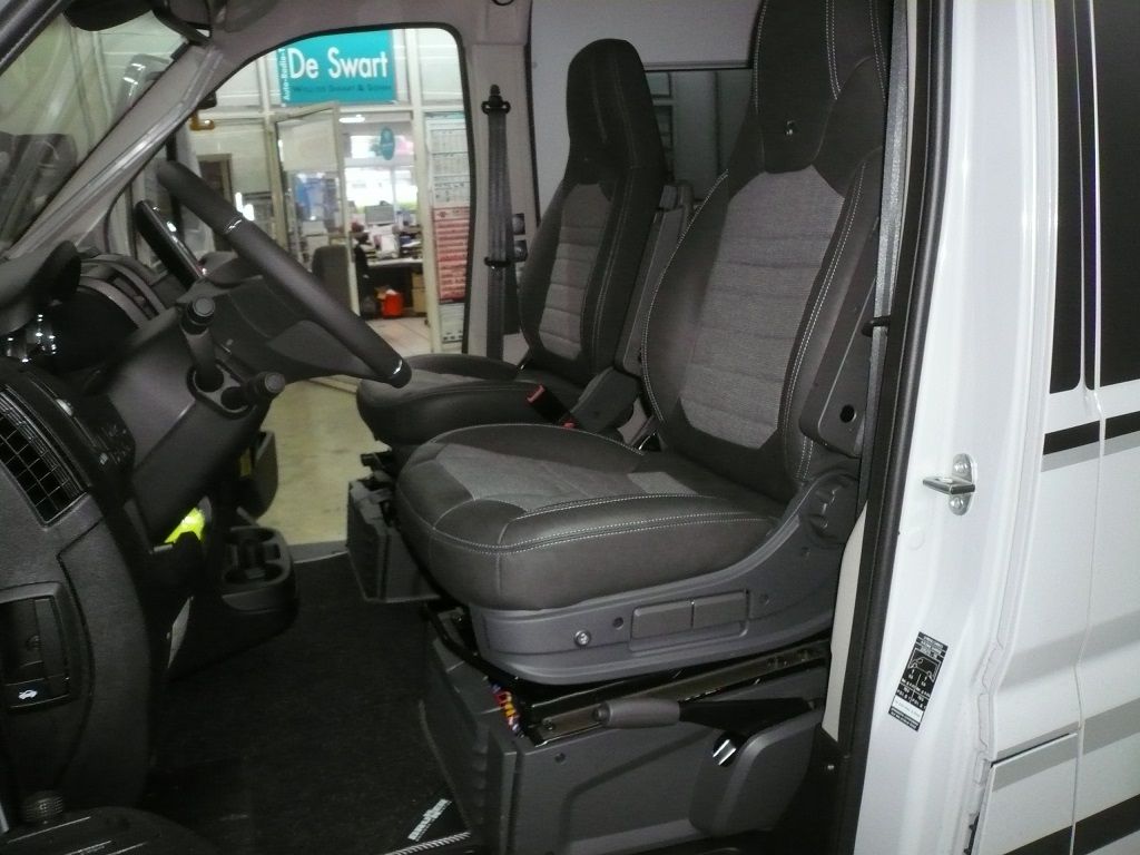 Carbon Sitzheizungs-Set 2-stufig, für Sitz und Rückenlehne, geliefert und montiert.