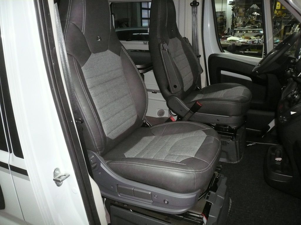 Carbon Sitzheizungs-Set 2-stufig, für Sitz und Rückenlehne, geliefert und montiert.