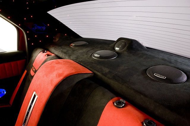 Dacia Dracula Innenausstattung angefertigt, Musikanlage und Recaro Sitze montiert.