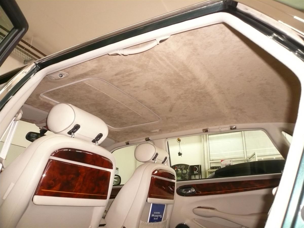 Jaguar Daimler Himmel in Alcantara neu bezogen.