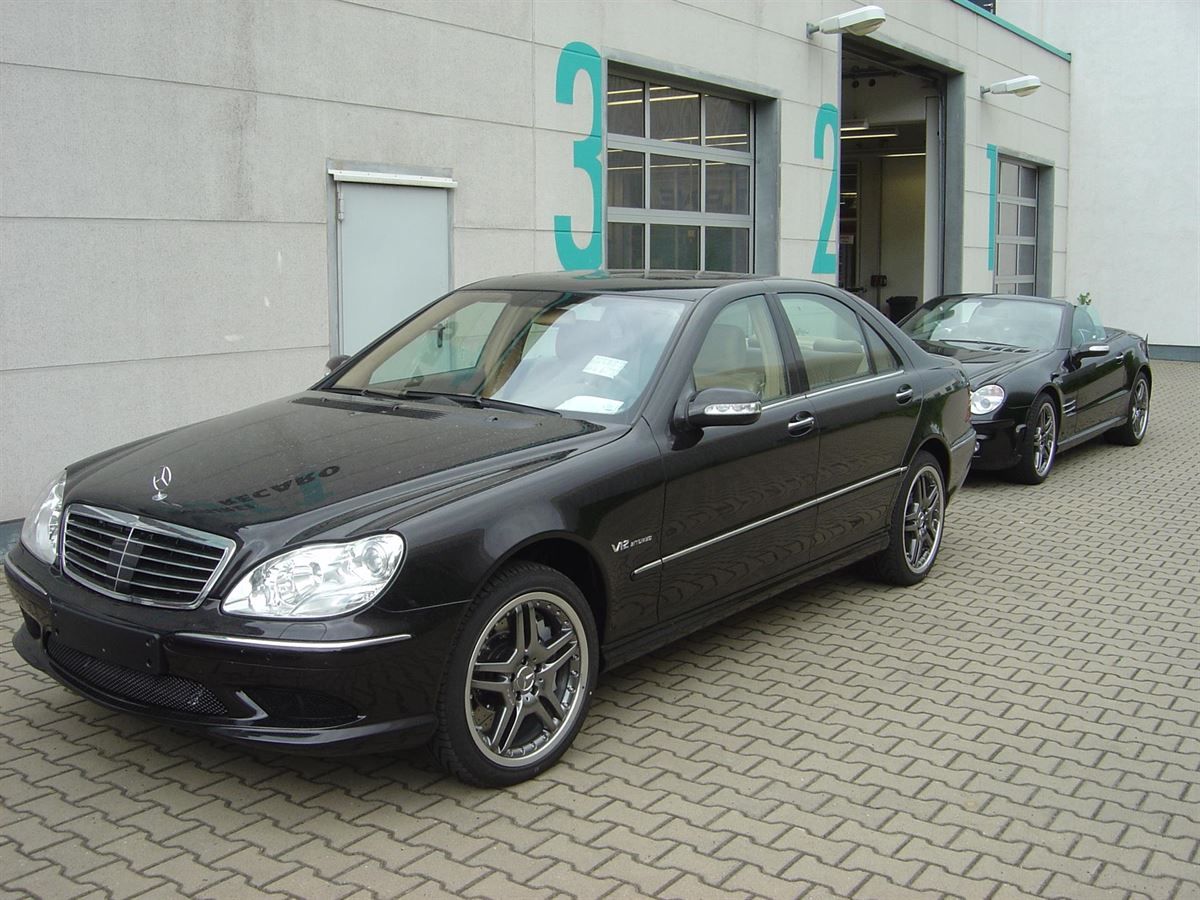 Mercedes S65 AMG (Neufahrzeug), Sitzinnenteile in gelochtem Cognac Leder neu bezogen.